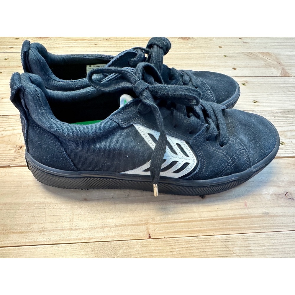 Cariuma Black Suede Canvas Low Top Skate Sneakers Men's Size 7 US Women's 8.5